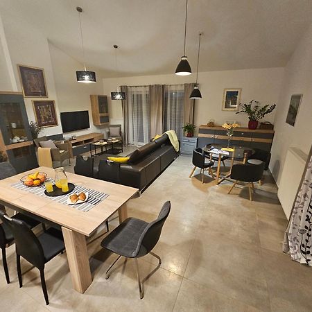 Aurora Apartment Liznjan Bagian luar foto