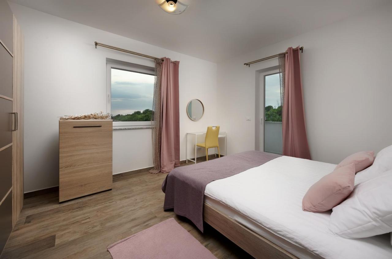 Aurora Apartment Liznjan Bagian luar foto