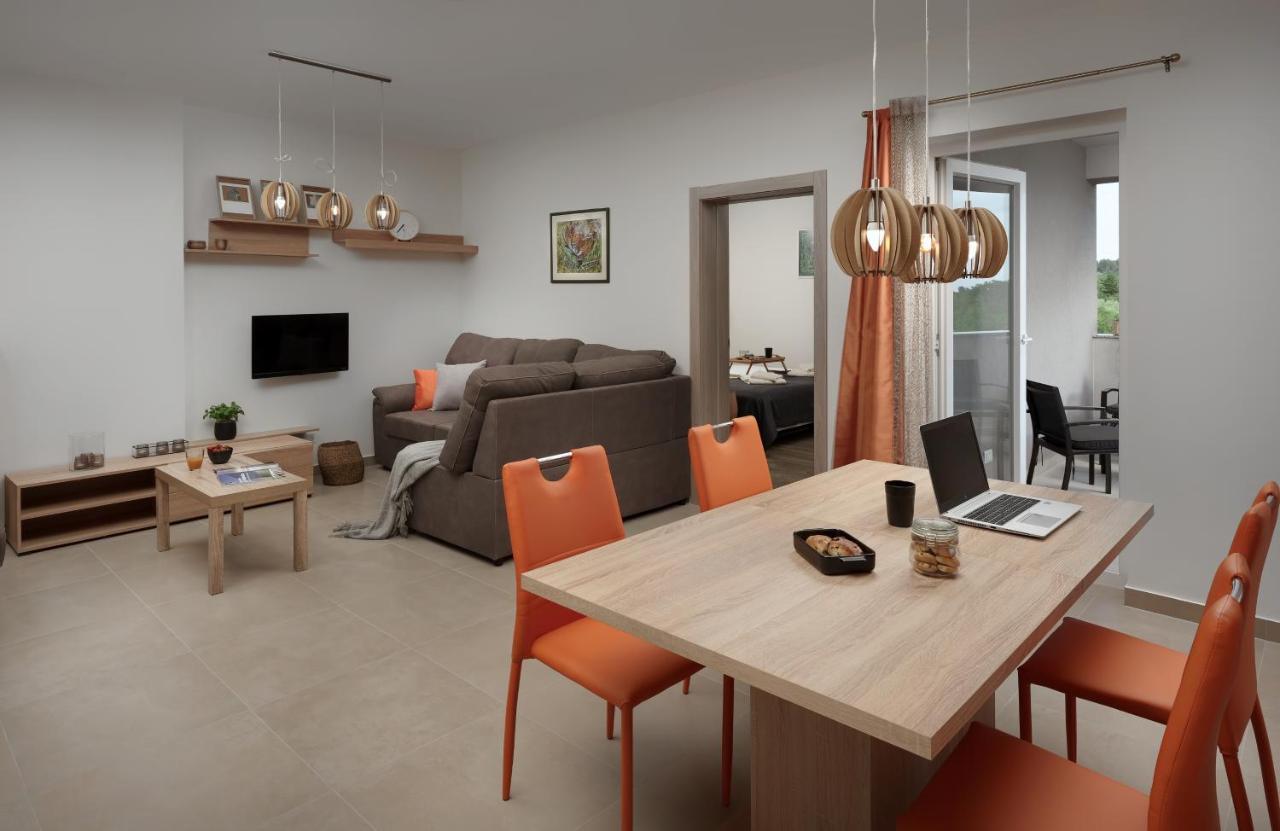 Aurora Apartment Liznjan Bagian luar foto