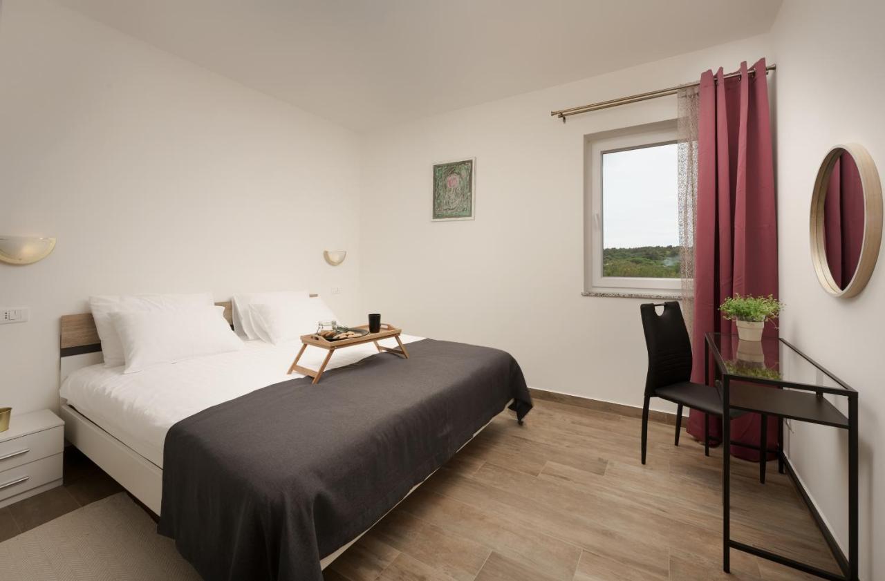 Aurora Apartment Liznjan Bagian luar foto