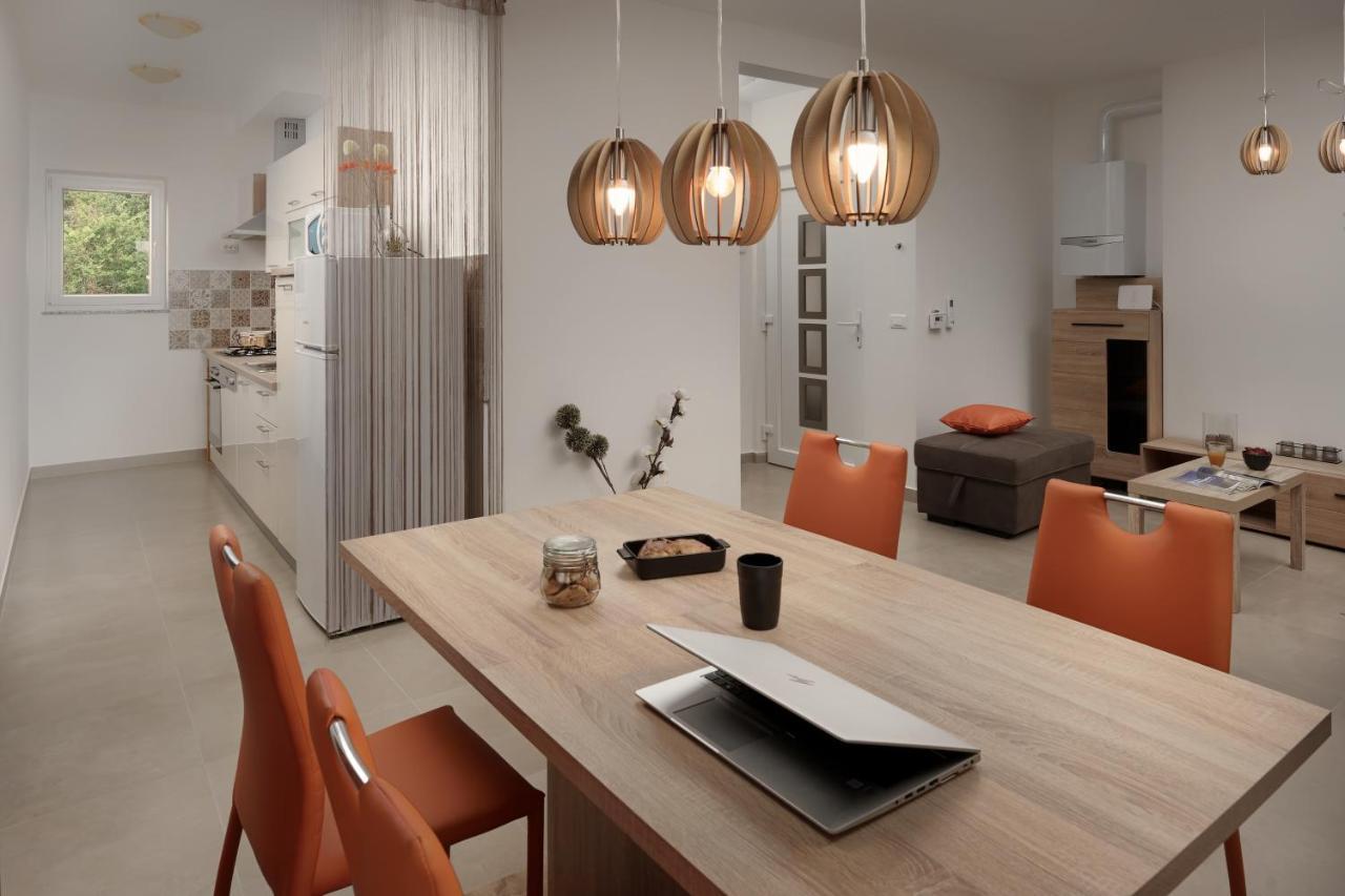 Aurora Apartment Liznjan Bagian luar foto