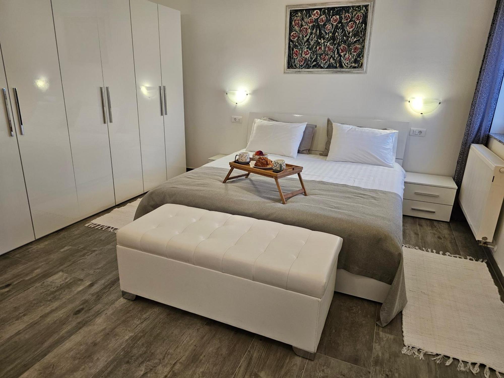 Aurora Apartment Liznjan Bagian luar foto